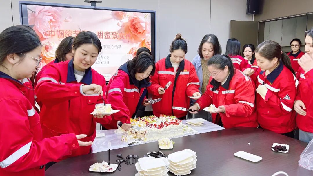 巾帼绽芳华 甜蜜致女神,宜化化机开展“三八”妇女节蛋糕DIY活动(图9) 巾帼绽芳华 甜蜜致女神,宜化化机开展“三八”妇女节蛋糕DIY活动(图9)