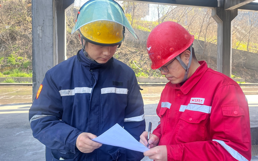 松滋肥业拧紧责任链,筑牢防护网(图1) 松滋肥业拧紧责任链,筑牢防护网(图1)